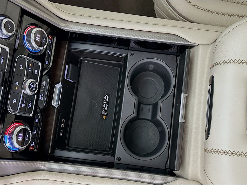 Thumbnail: 2021 GMC Yukon XL - 17