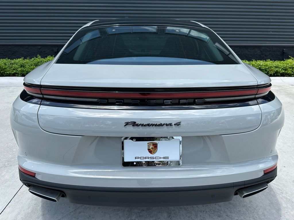 2025 Porsche Panamera 4 11