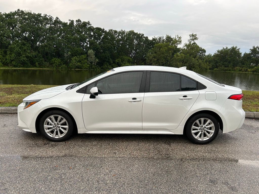 2023 Toyota Corolla LE 3