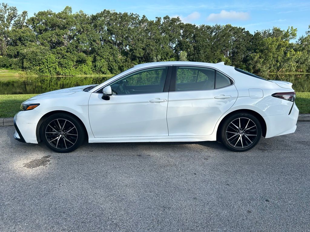 2021 Toyota Camry SE 2