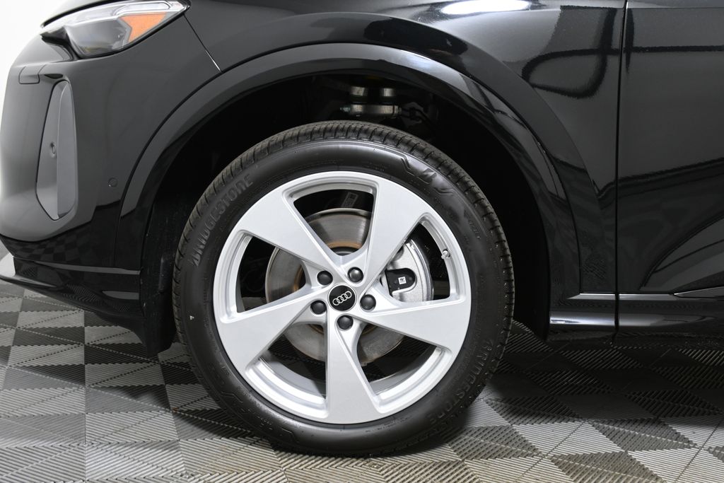 Thumbnail: 2025 Audi Q5 - 11