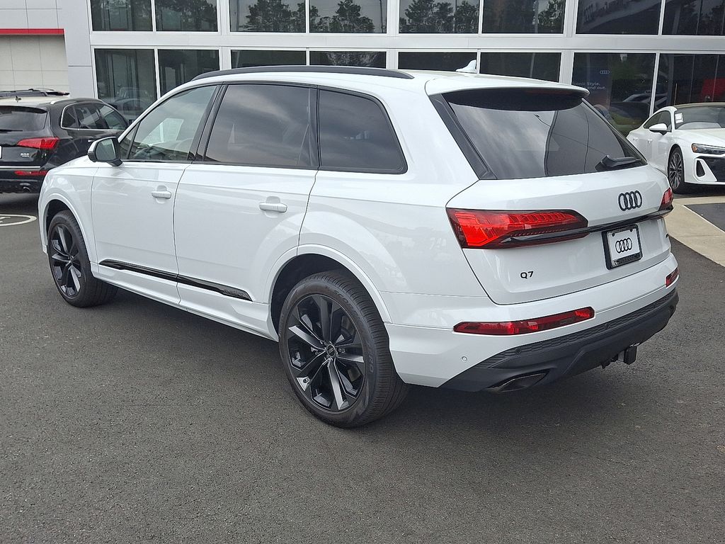 2025 Audi Q7  4