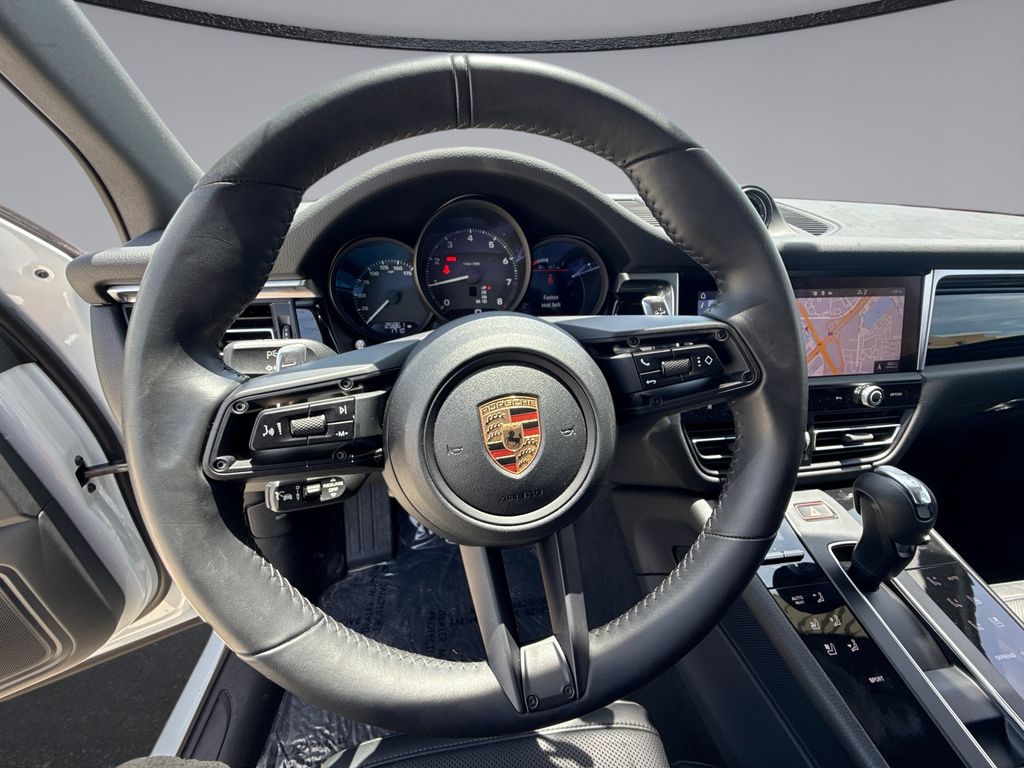Thumbnail: 2023 Porsche Macan - 21