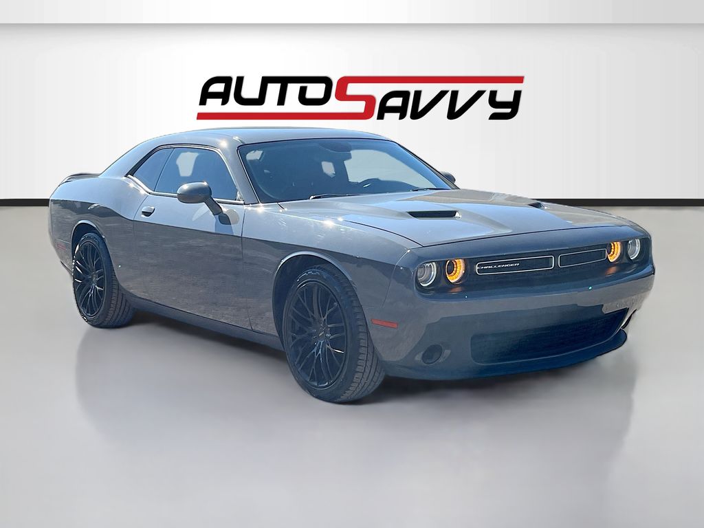 2017 Dodge Challenger SXT's photo