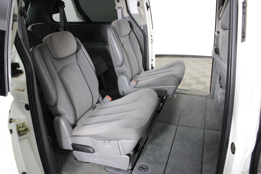 Used 2006 Chrysler Town & Country for sale in 