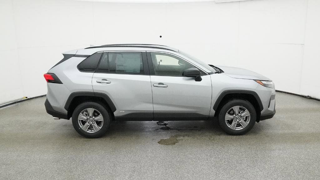 2025 Toyota RAV4 LE 22