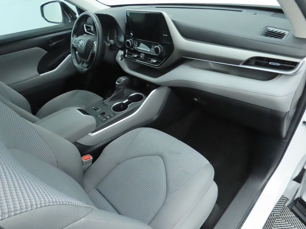 Thumbnail: 2023 Toyota Highlander - 15