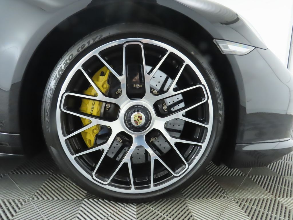 Thumbnail: 2016 Porsche 911 - 32