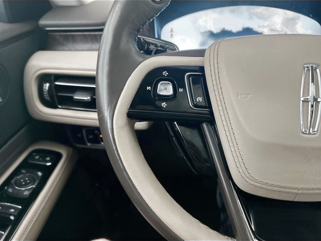 Thumbnail: 2023 Lincoln Aviator - 10