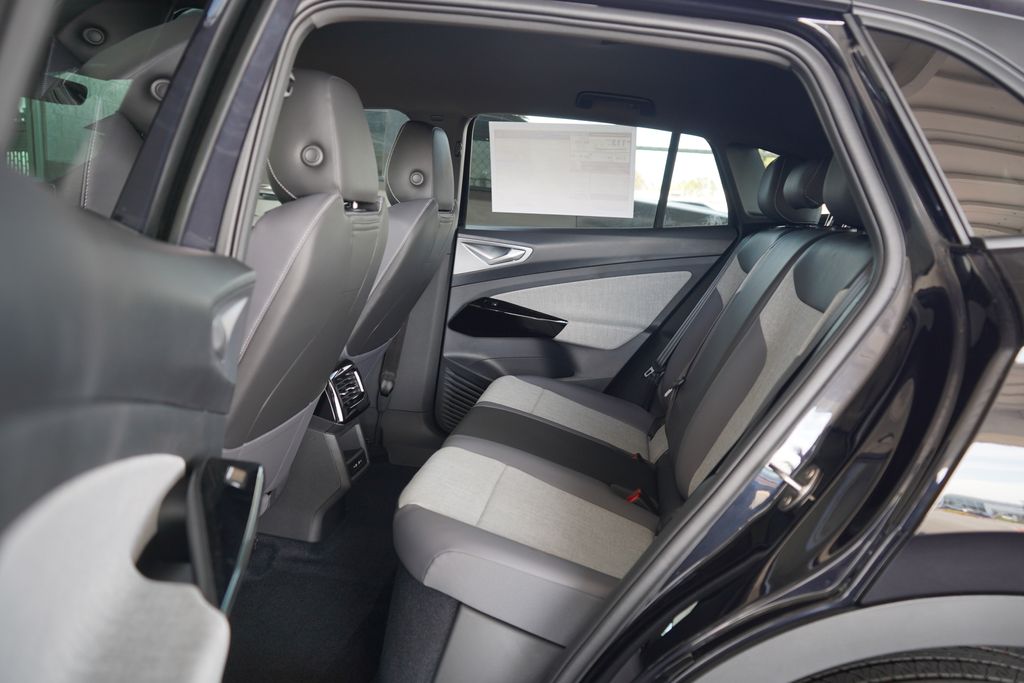 2025 Volkswagen ID.4 Pro 10