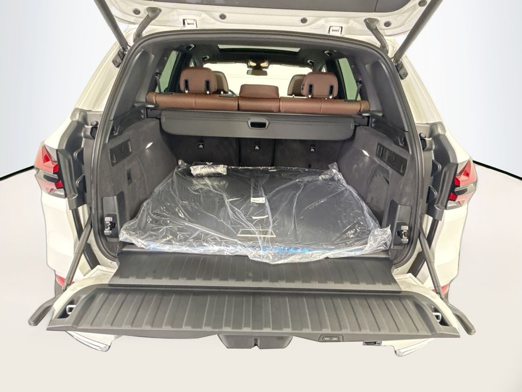 Thumbnail: 2026 BMW X5 - 27