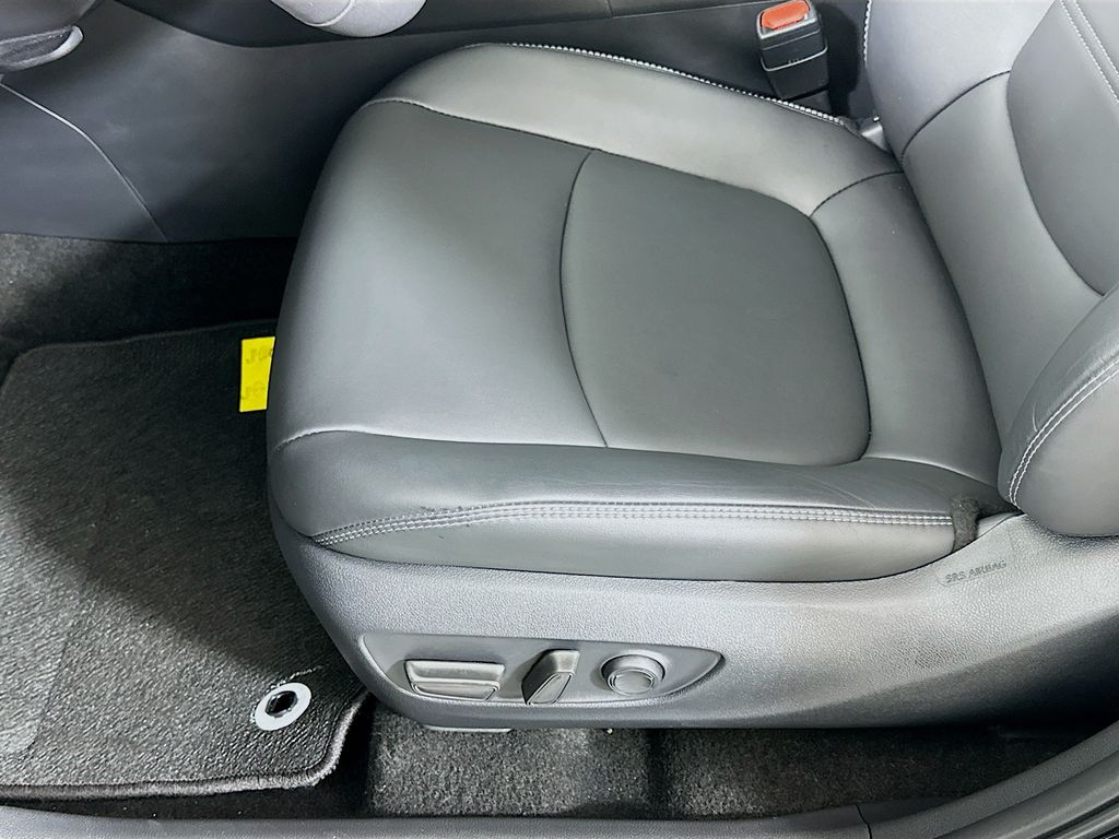 Thumbnail: 2025 Toyota RAV4 - 19