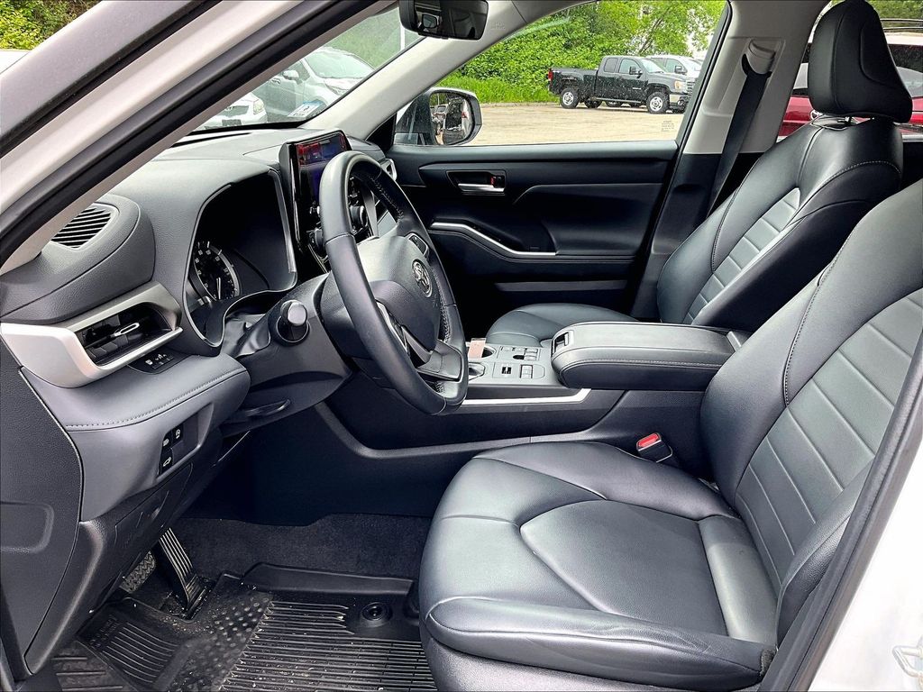 2023 Toyota Highlander — photo 4
