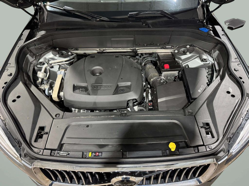 Used 2020 Osmium Gray Metallic Volvo T6 Momentum image 27