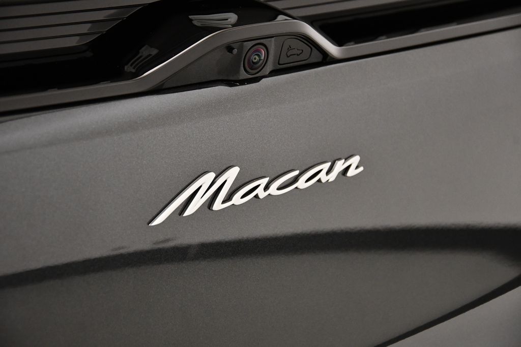 Thumbnail: 2025 Porsche Macan - 11