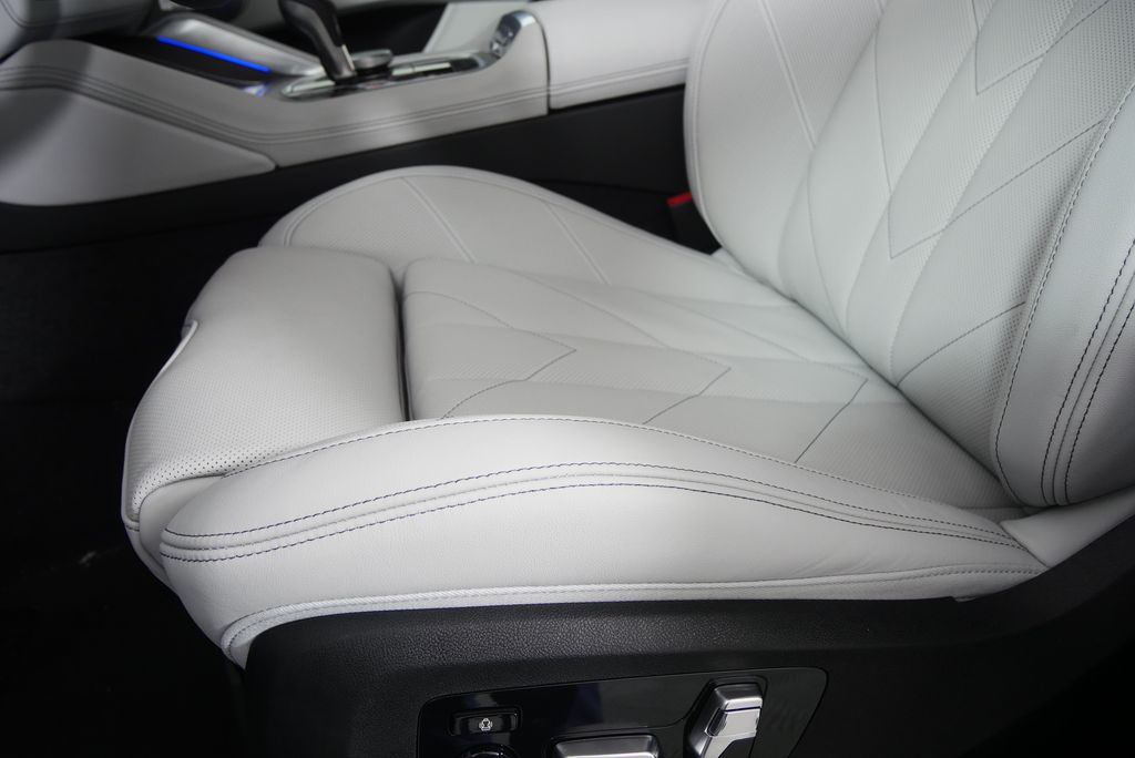 Thumbnail: 2026 BMW XM - 12