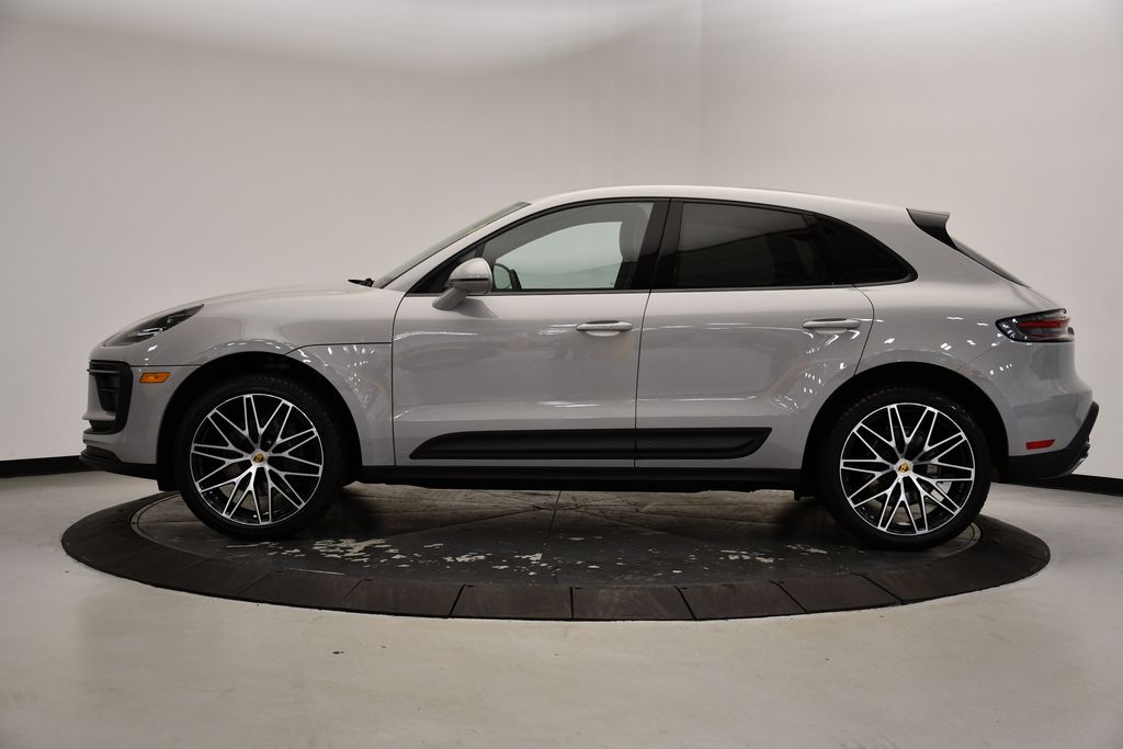 2022 Porsche Macan  2