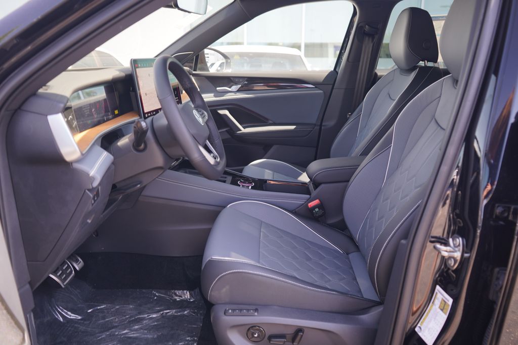 Thumbnail: 2025 Volkswagen Tiguan - 6