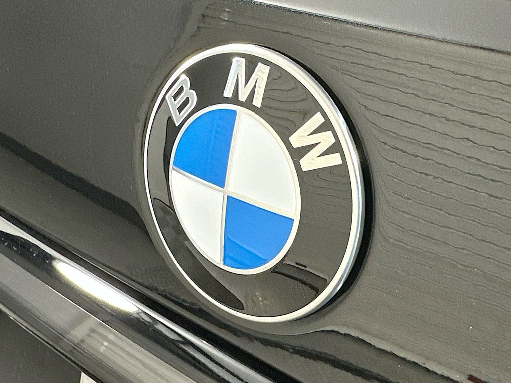 Thumbnail: 2027 BMW X7 - 22