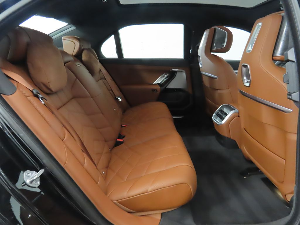 Thumbnail: 2023 BMW i7 - 23