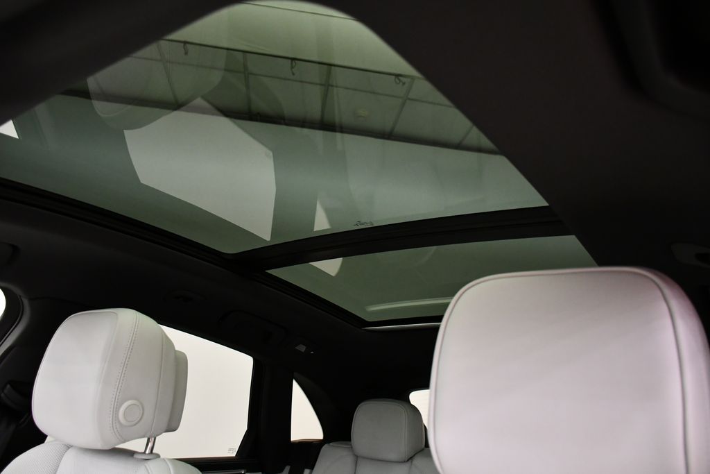 Thumbnail: 2026 Porsche Macan - 20