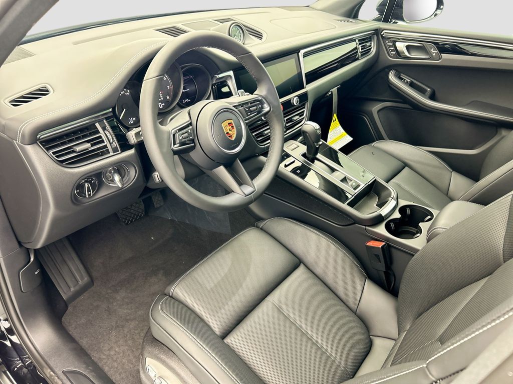 Thumbnail: 2026 Porsche Macan - 4