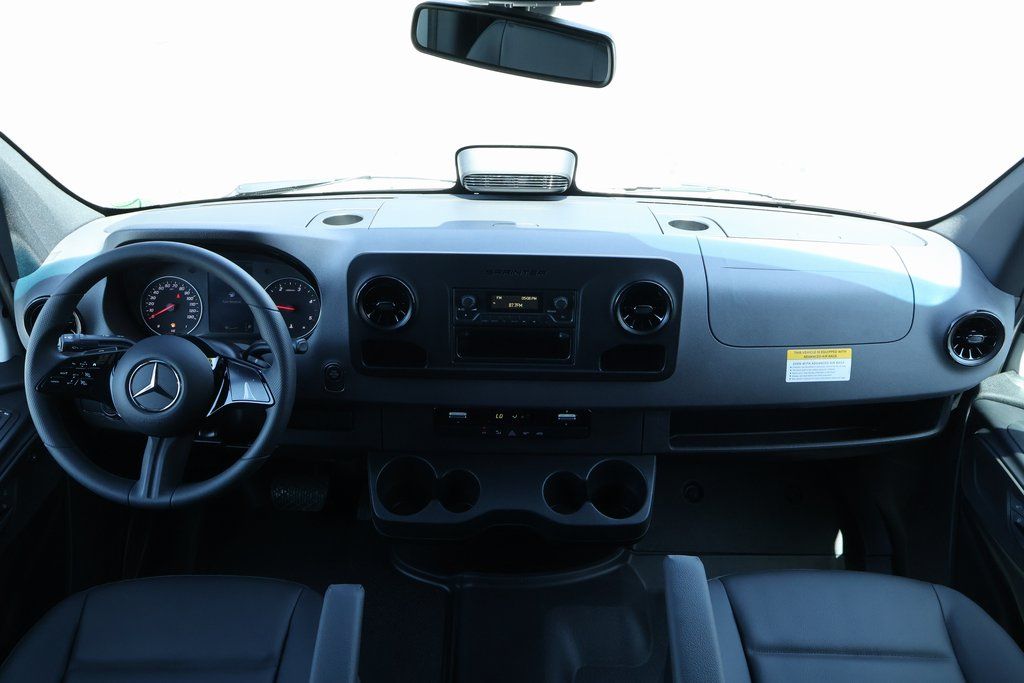 Thumbnail: 2025 Mercedes-Benz Sprinter - 4