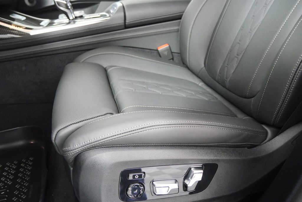 2026 BMW X7 Alpina XB7 13