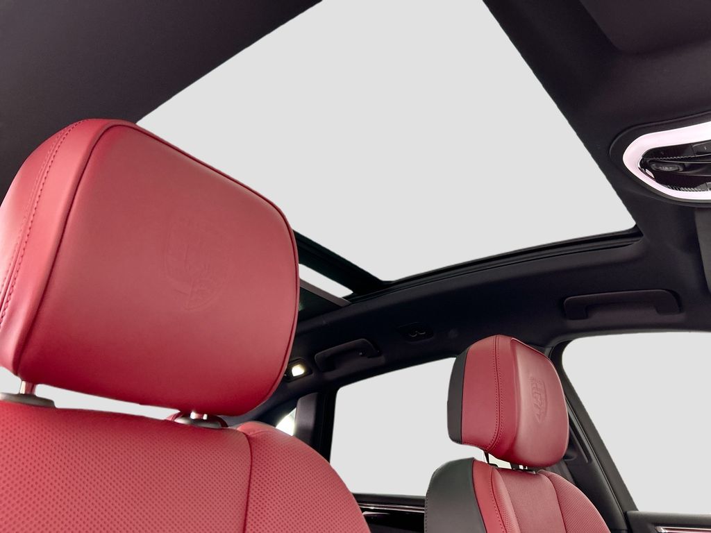 Thumbnail: 2026 Porsche Macan - 21