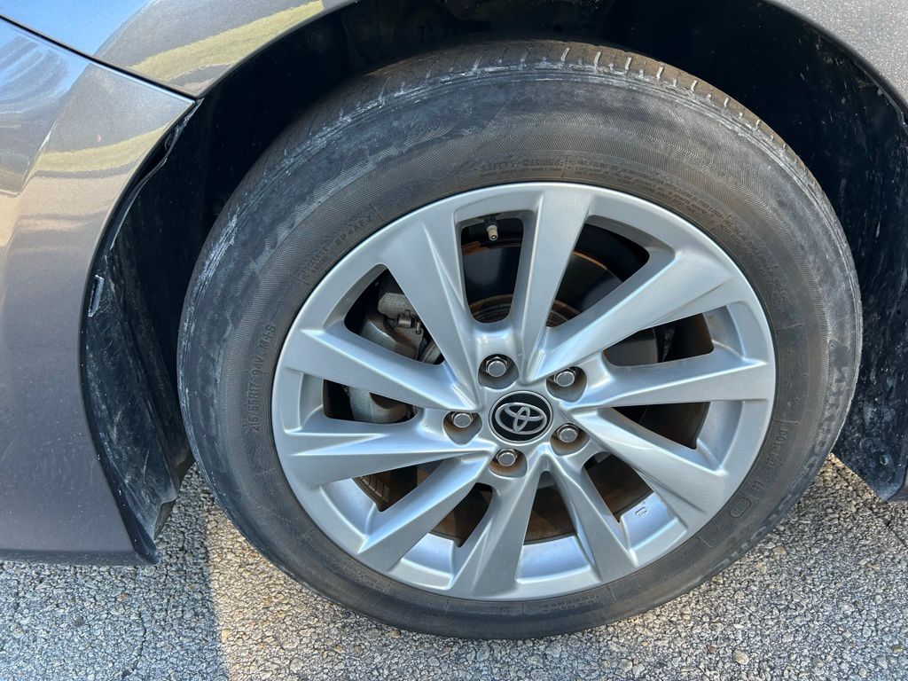 Thumbnail: 2021 Toyota Camry - 9