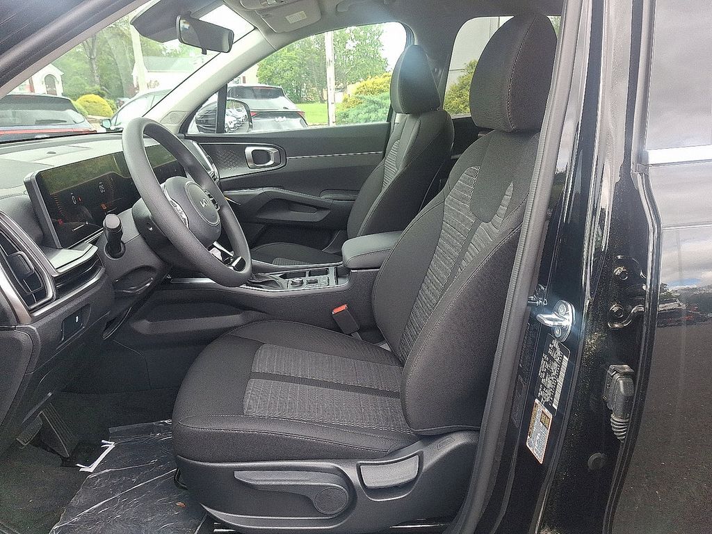 2025 Kia Sorento LX - Photo 6