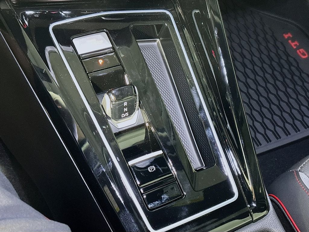 2025 Volkswagen Golf GTI 2.0T SE