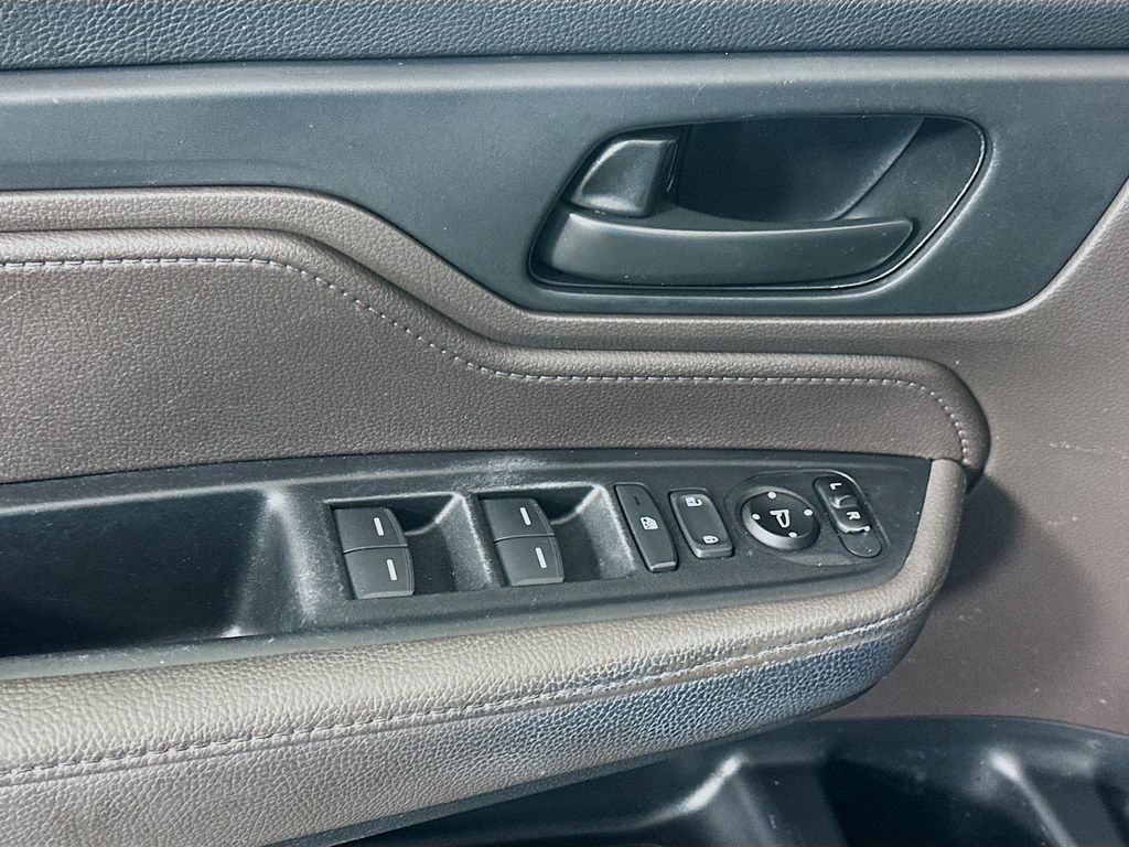Thumbnail: 2019 Honda Odyssey - 17