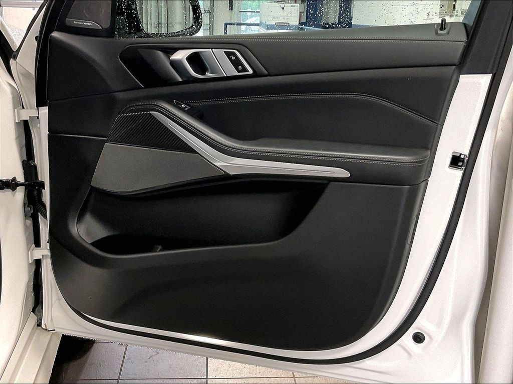 2025 BMW X5 — photo 12
