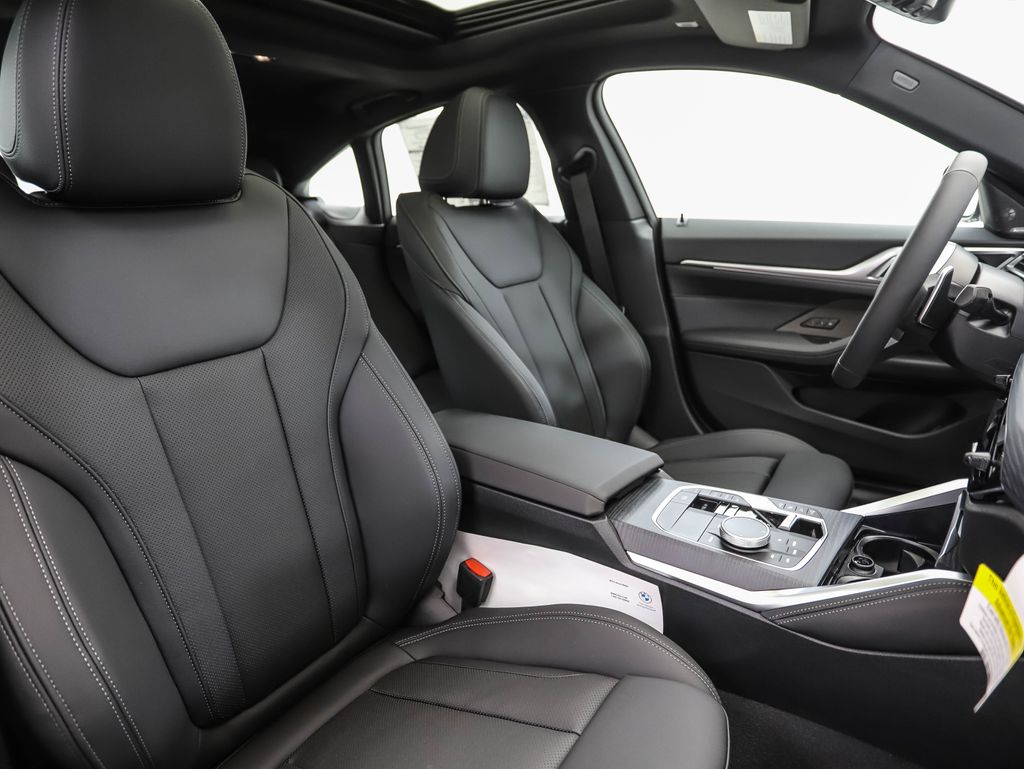 Thumbnail: 2025 BMW 4 Series - 31