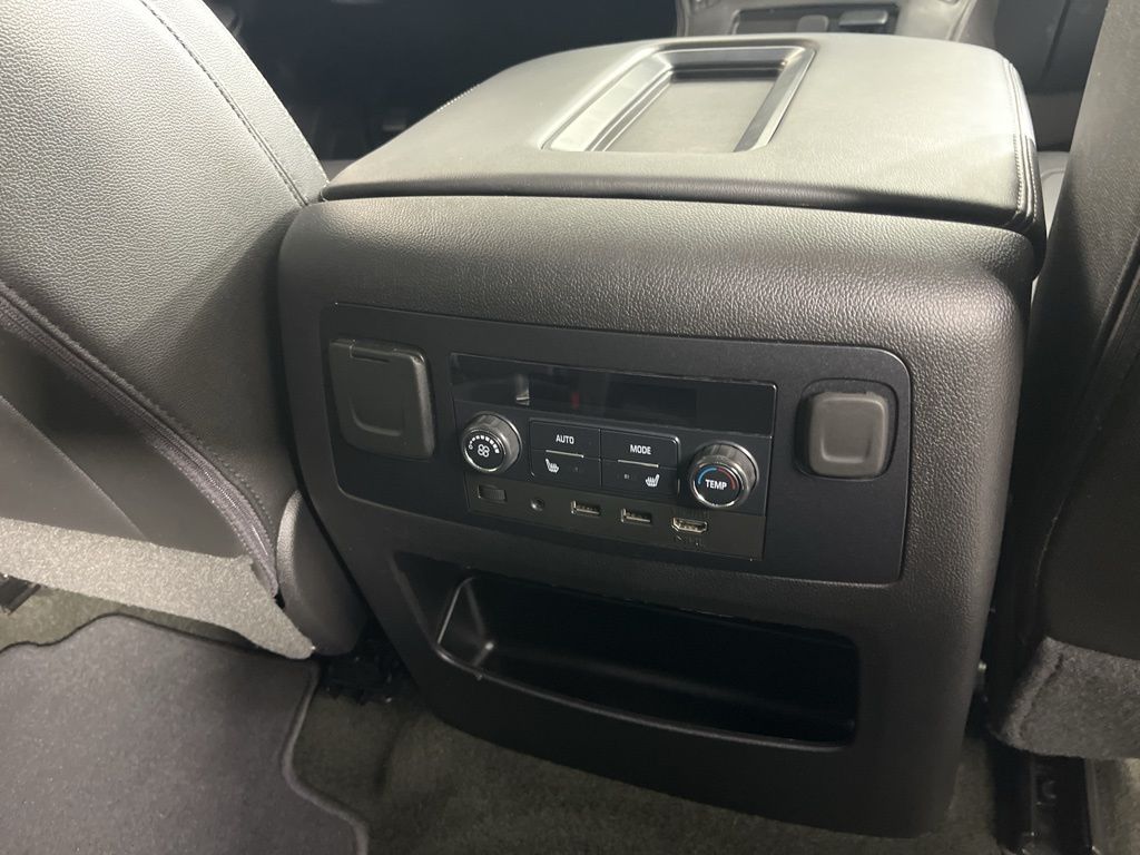 Thumbnail: 2018 Chevrolet Tahoe - 16