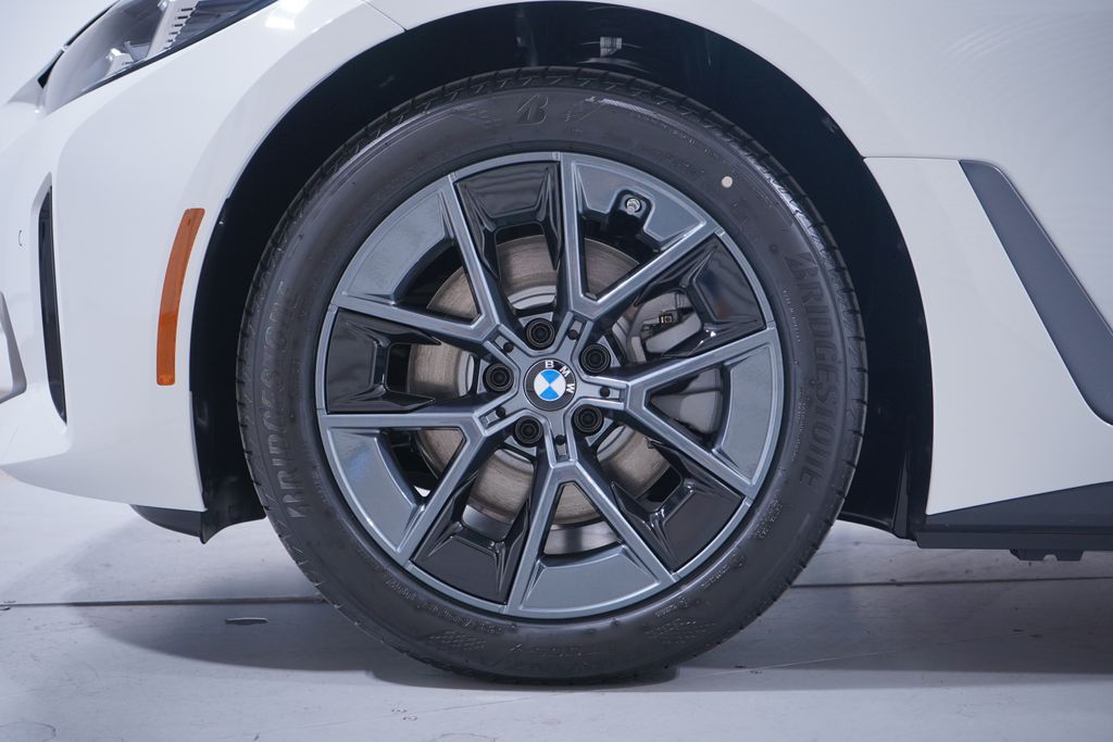 Thumbnail: 2025 BMW i4 - 2