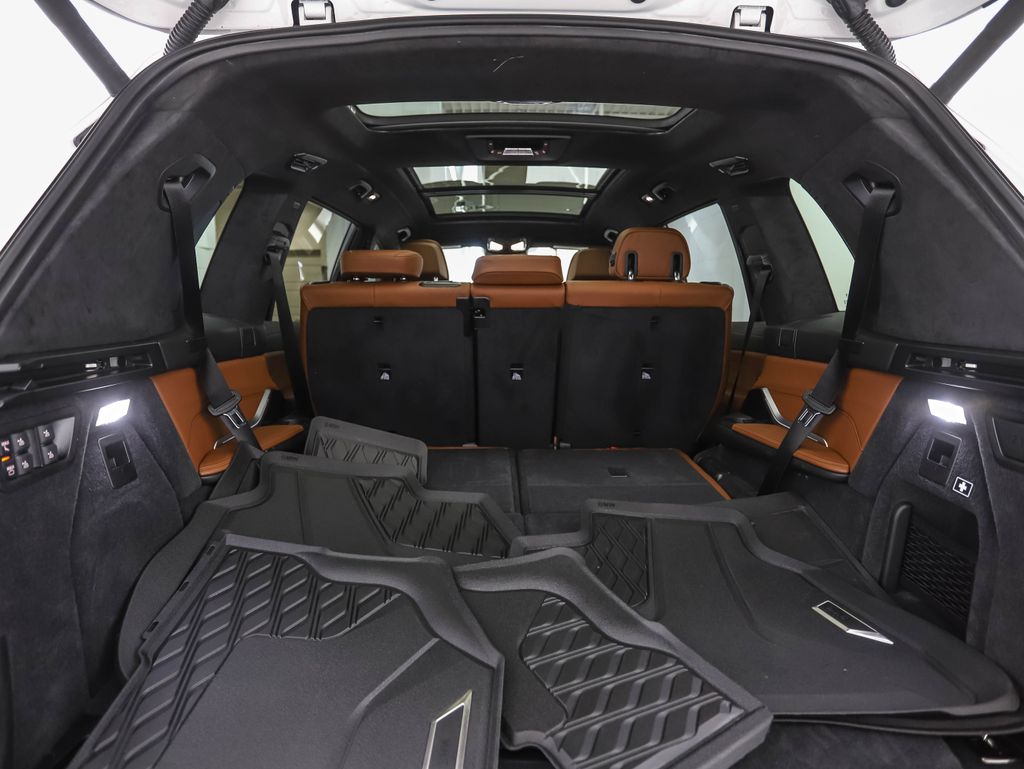 Thumbnail: 2026 BMW X7 - 29