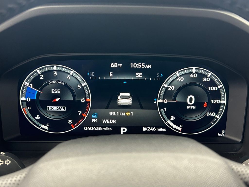 Used 2022 White Diamond Mitsubishi SEL image 27