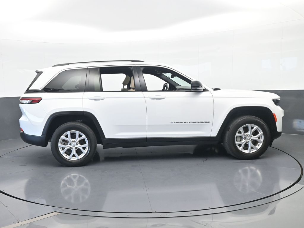Used 2023 Bright White Clearcoat Jeep Limited image 7