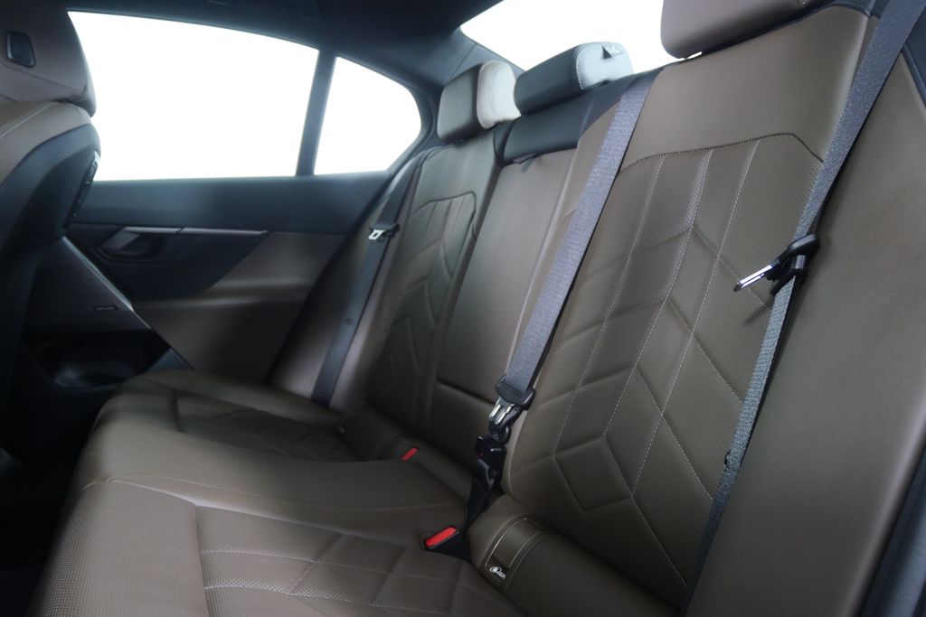 Thumbnail: 2024 BMW 5 Series - 15