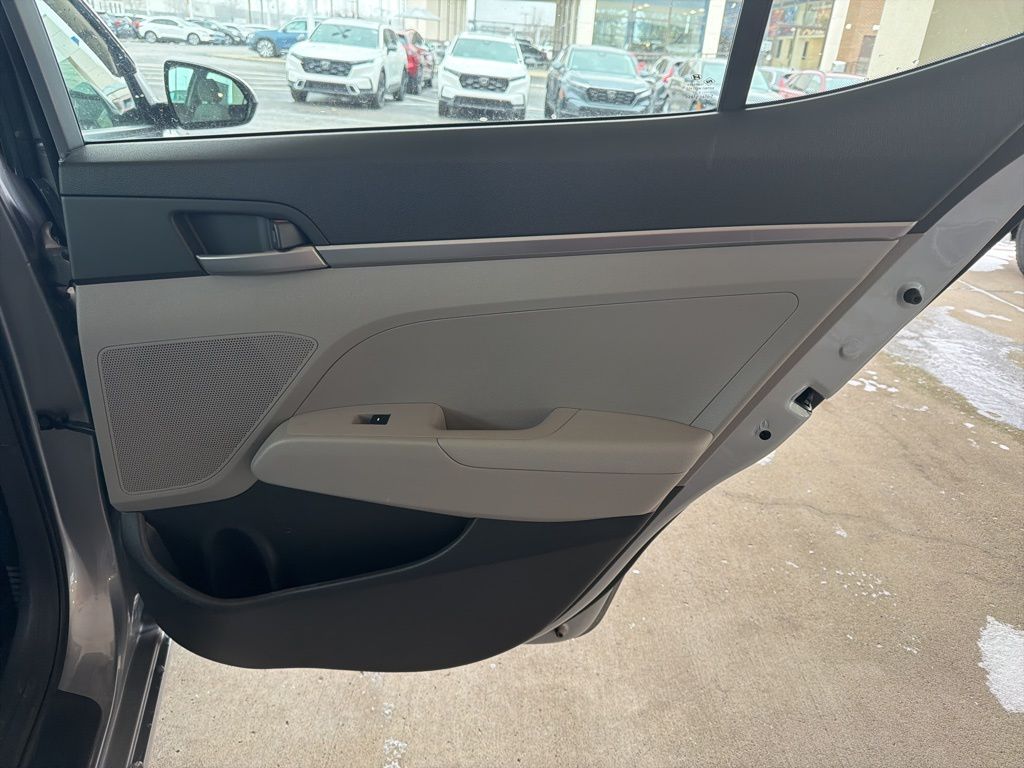 Thumbnail: 2017 Hyundai Elantra - 22