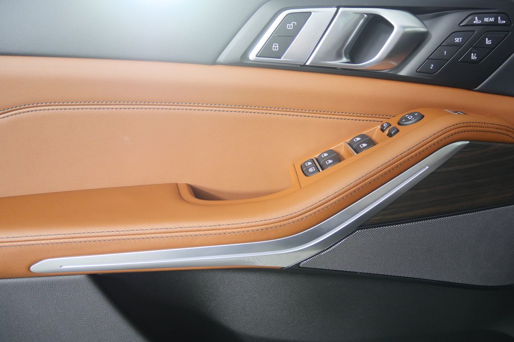 Thumbnail: 2026 BMW X7 - 8