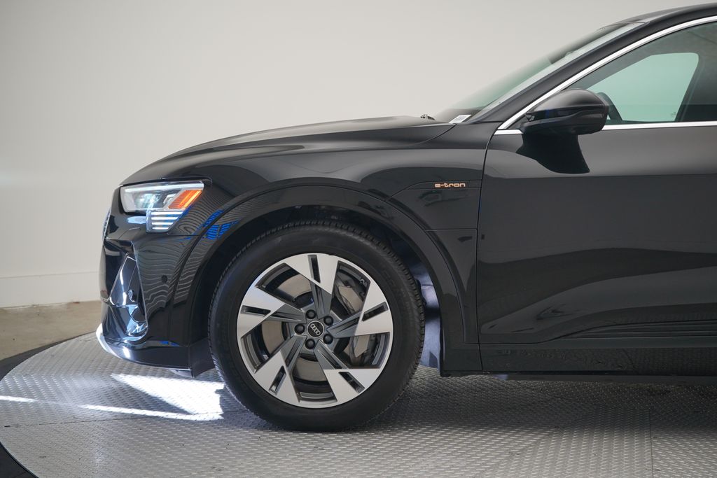 Thumbnail: 2022 Audi e-tron GT - 2