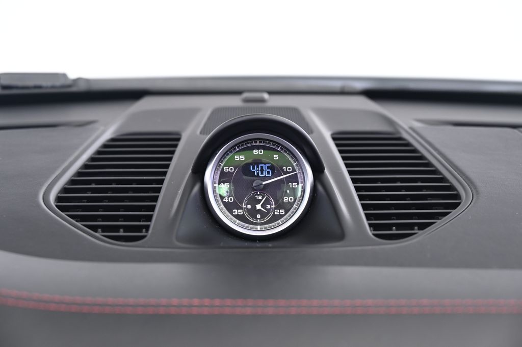 Thumbnail: 2015 Porsche 911 - 30