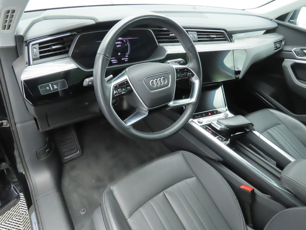 2022 Audi e-tron Premium Plus 9