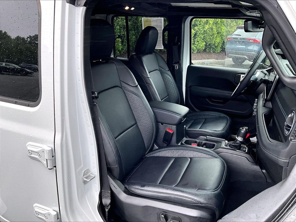 2024 Jeep Wrangler — photo 11