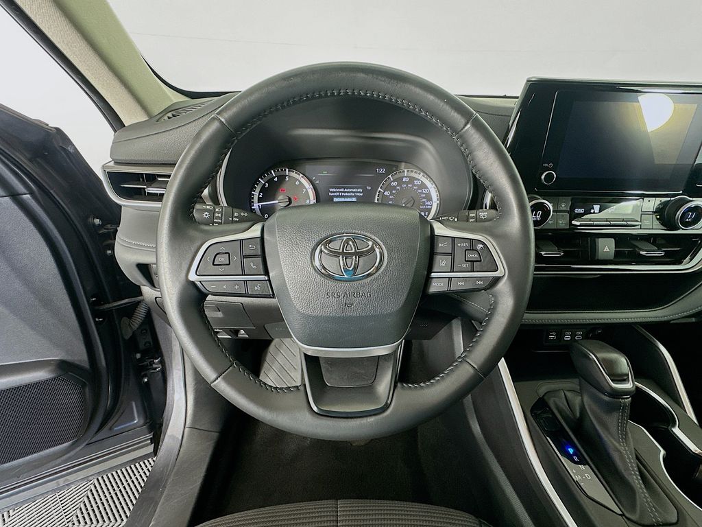 Thumbnail: 2024 Toyota Highlander - 11