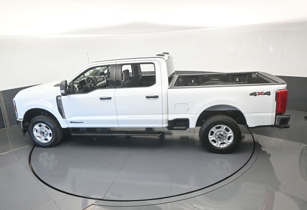Used 2025 Oxford White Ford XLT image 52