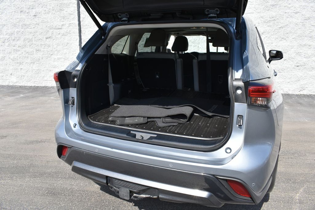 2022 Moon Dust Toyota Highlander Limited AWD SUV